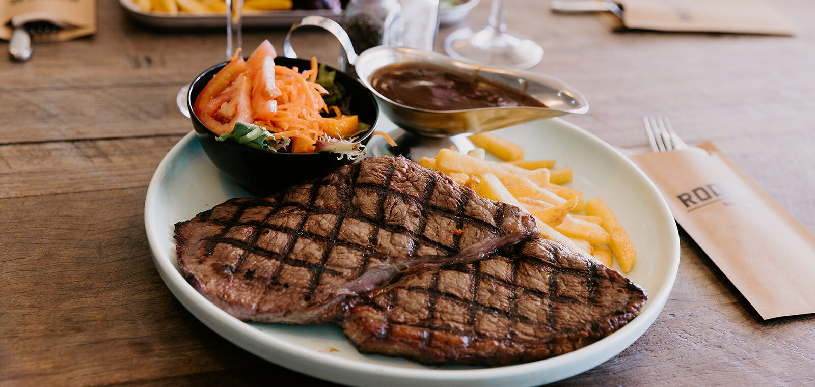 Food & Drinks - Isa Hotel